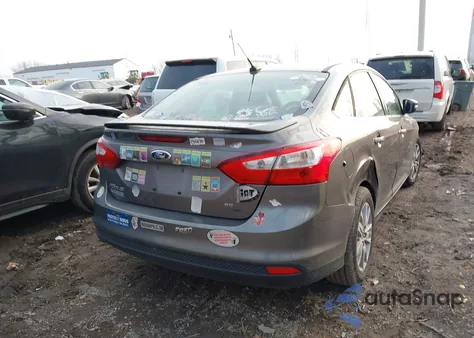 2012 Ford Focus Sel z USA, uszkodzony, nr VIN 1FAHP3H21CL333743